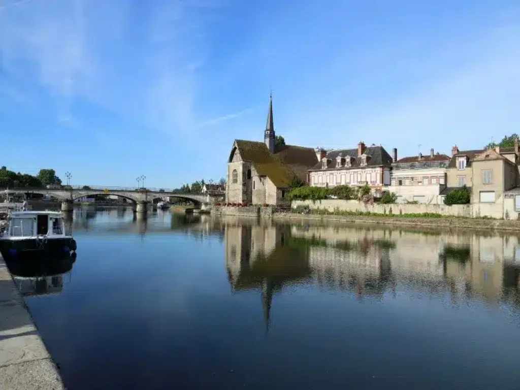canaux-france-bourgogne-sens02-cls-shutterstock