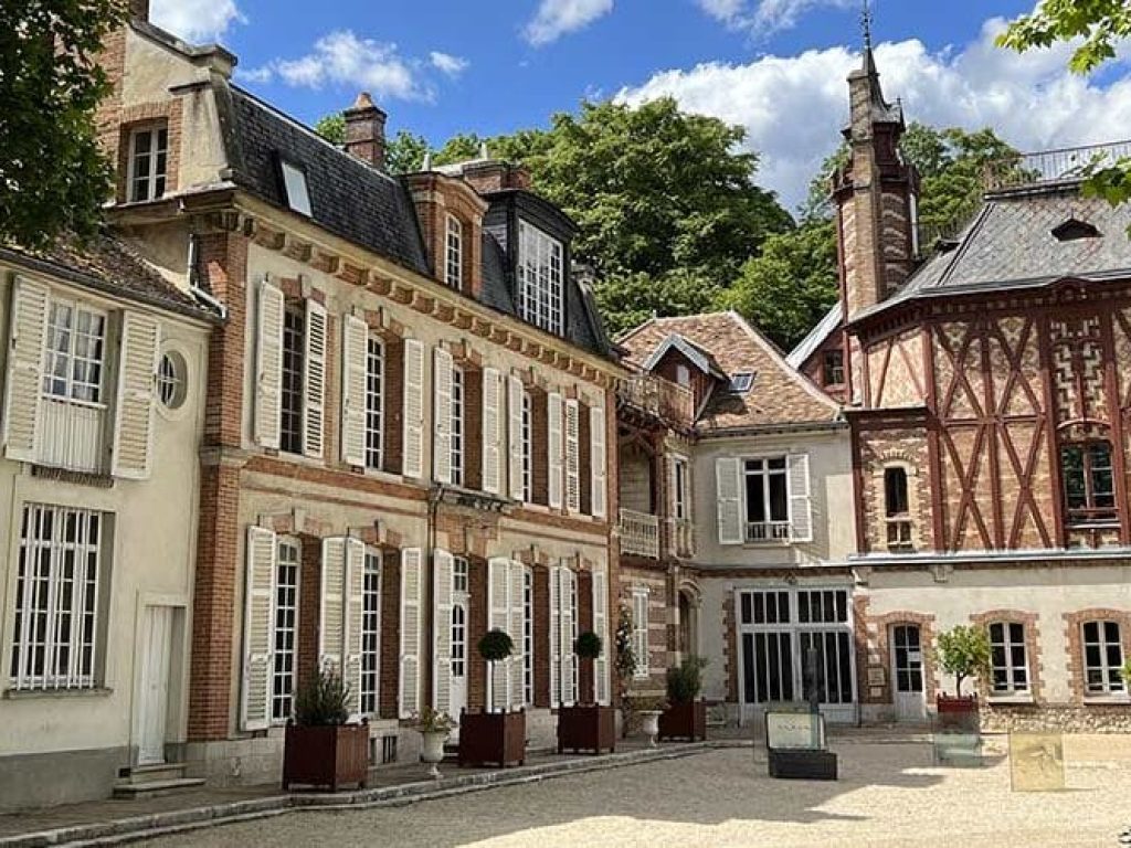 chateau rosa SSaint nammes paris